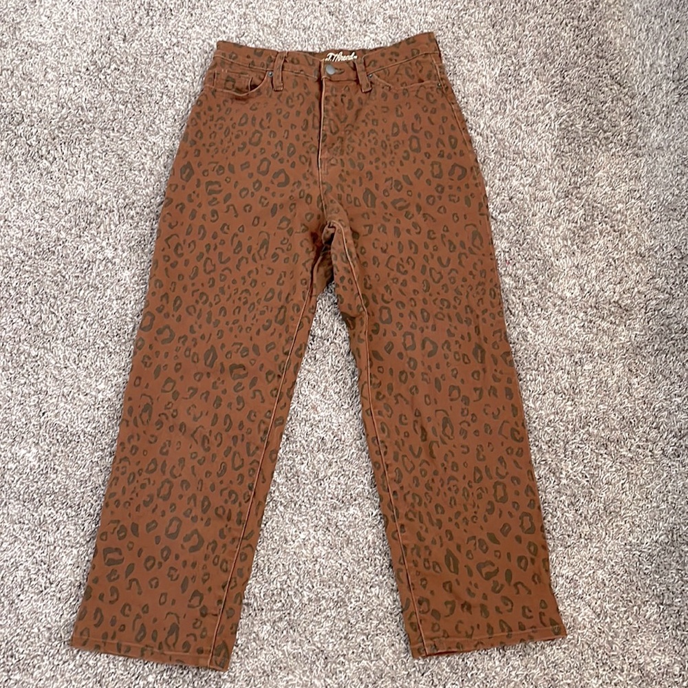 WOMENS STRAIGHT LEG UNIVERSAL THREAD CHEETAH JEAN